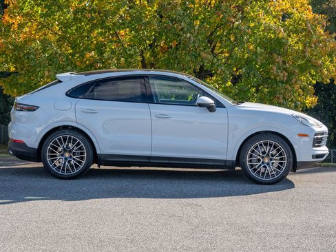 Certified 2023 Porsche Cayenne Coupe image 8