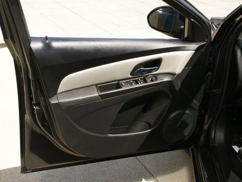 Used 2015 Chevrolet Cruze LT FWD image 9