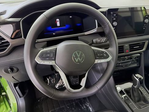 New 2026 Volkswagen Taos SE FWD image 12