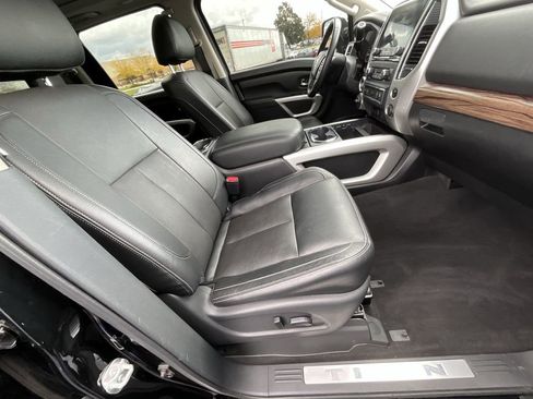 Used 2020 Nissan Titan SL w/ Moonroof Package image 16