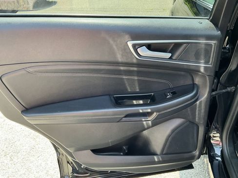 Used 2019 Ford Edge Titanium w/ Equipment Group 301A AWD/4WD image 25