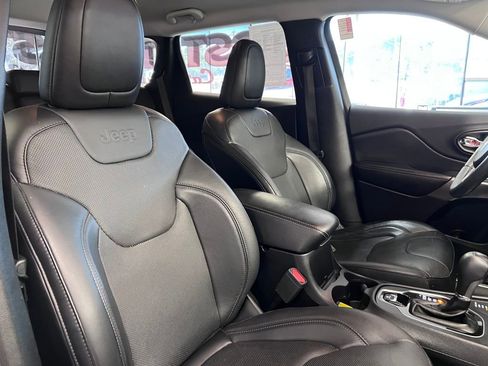 Used 2019 Jeep Cherokee Limited image 39