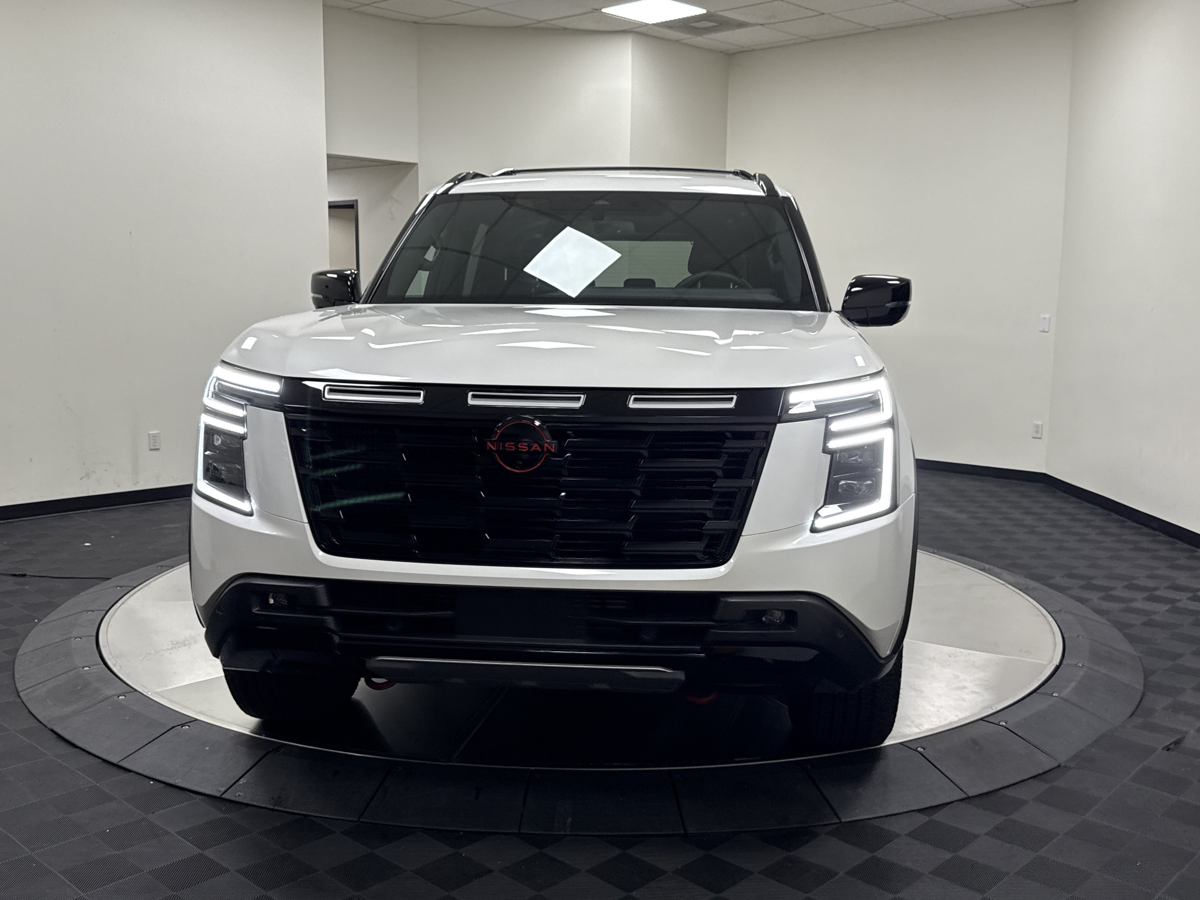 Used 2026 Nissan Armada PRO-4X w/ Captain's Chari Seat Package AWD/4WD image 2