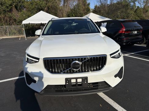 Used 2025 Volvo XC40 B5 Core image 43
