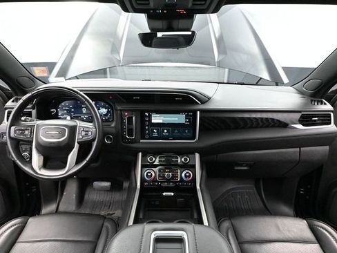 Used 2024 GMC Yukon XL Denali w/ Advanced Technology Package image 30