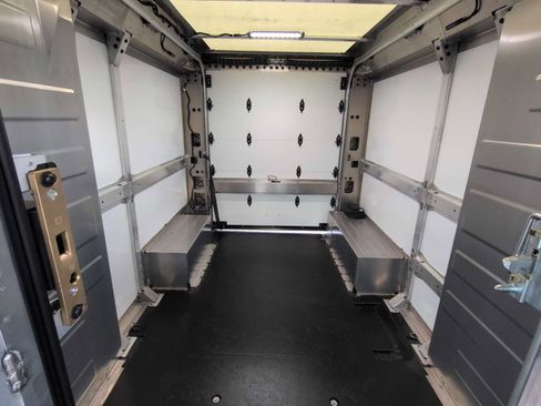 Used 2024 Chevrolet Brightdrop 400 w/ Commercial Equipment Package AWD/4WD image 29