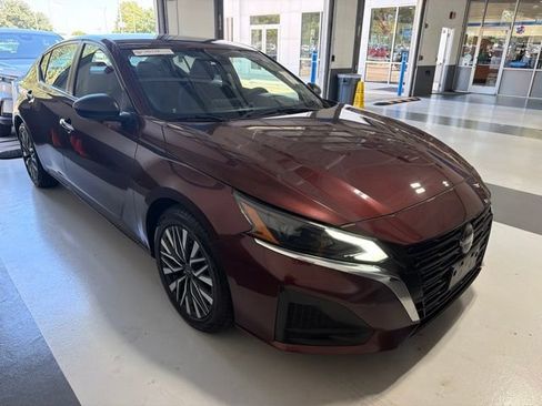 Used 2024 Nissan Altima 2.5 SV FWD image 4