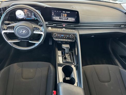 Used 2023 Hyundai Elantra SEL w/ Convenience Package FWD image 12