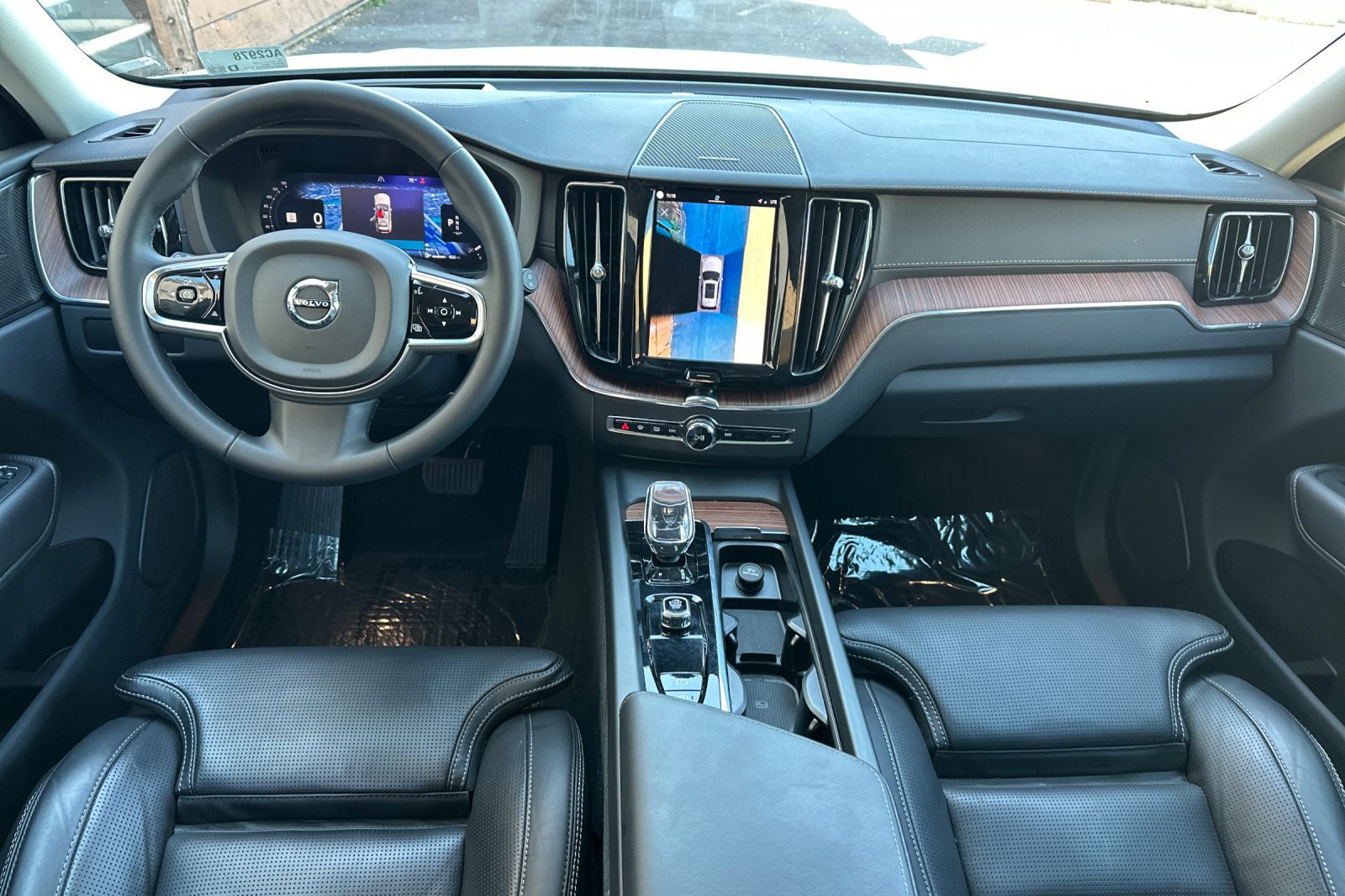 Certified 2024 Volvo XC60 B5 Ultimate w/ Protection Package Premier AWD/4WD image 3