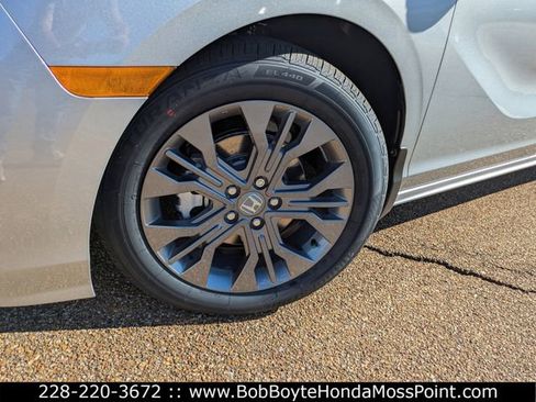 New 2026 Honda Odyssey Touring image 9