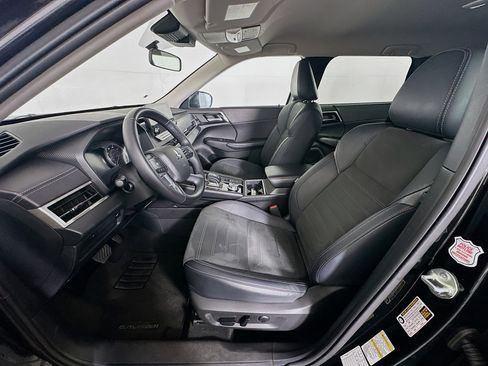 Used 2024 Mitsubishi Outlander SE image 13