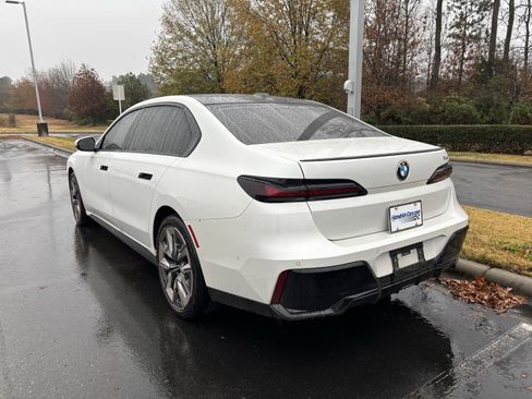 Certified 2025 BMW 740i image 15