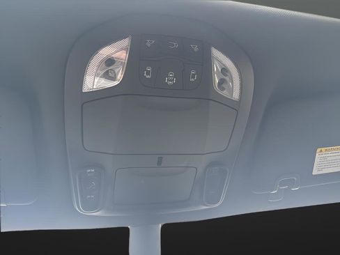 Used 2025 Chrysler Pacifica Select image 29