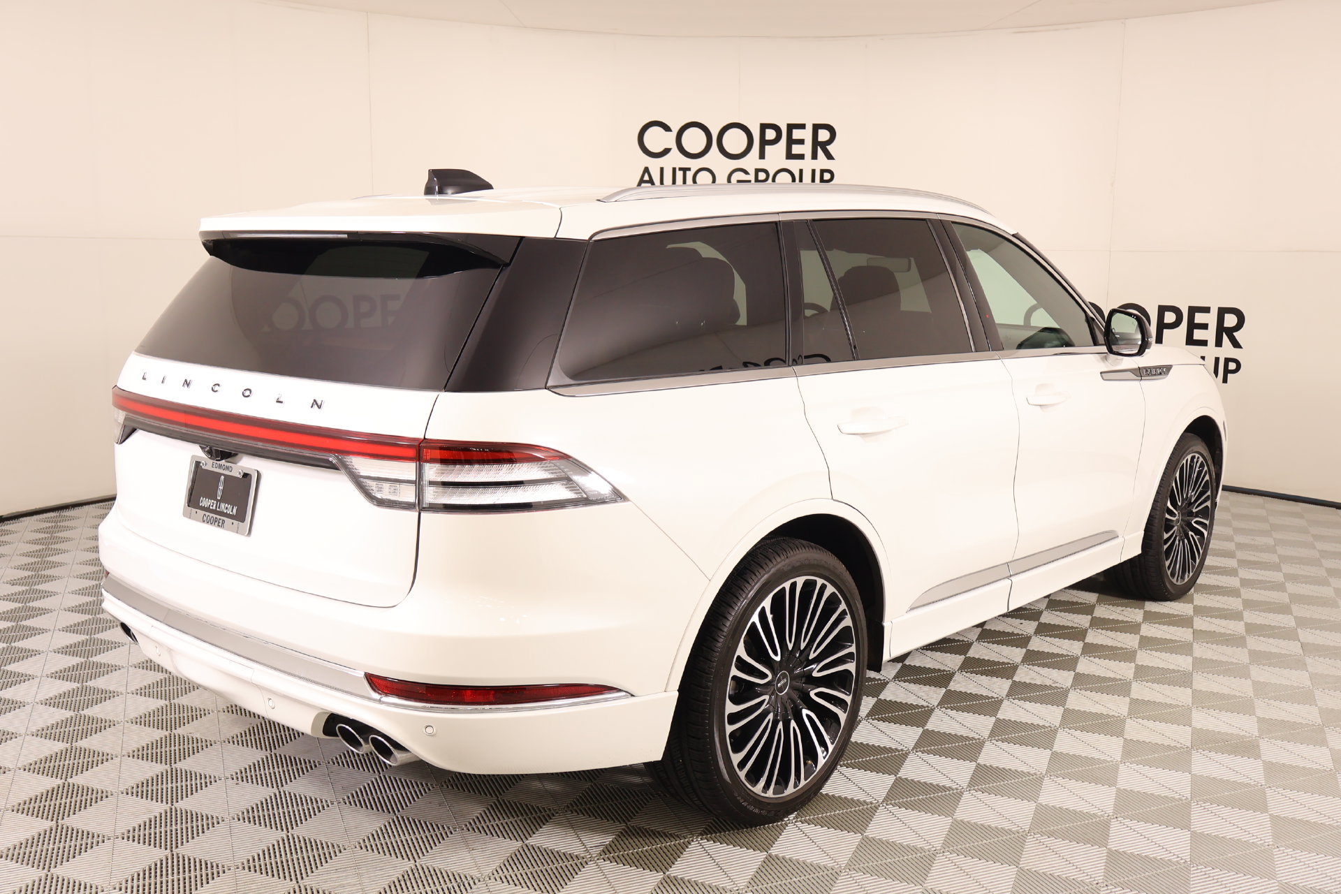 Certified 2025 Lincoln Aviator Black Label AWD/4WD image 22