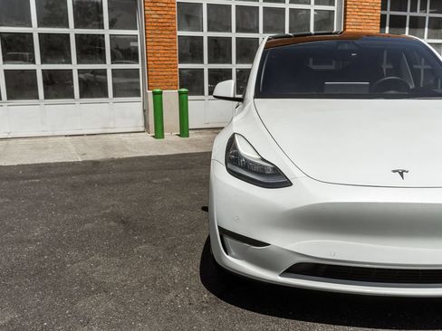 Used 2020 Tesla Model Y Performance AWD/4WD image 33