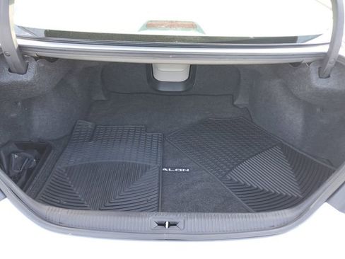 Used 2011 Toyota Avalon Limited image 8