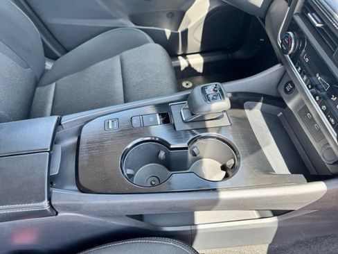 Used 2025 Nissan Rogue SV FWD image 18