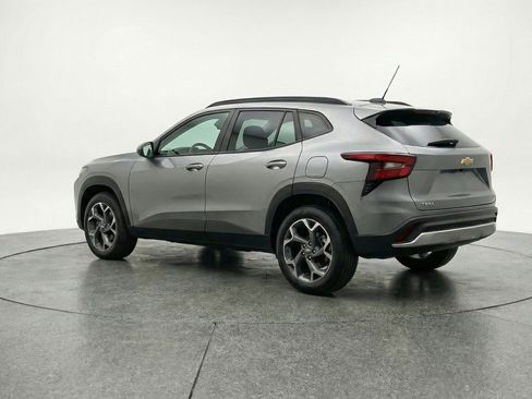 Used 2025 Chevrolet Trax LT image 6