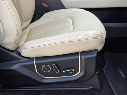 Used 2021 Ford Expedition Platinum RWD image 30