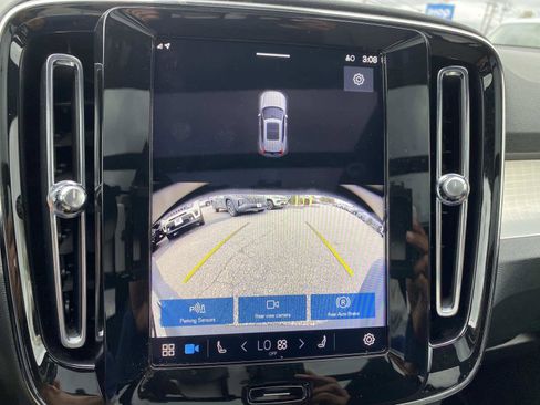 Used 2024 Volvo XC40 B5 Core image 15