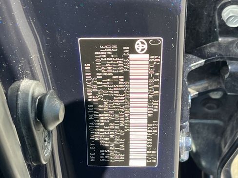 Used 2025 Toyota Corolla LE image 28