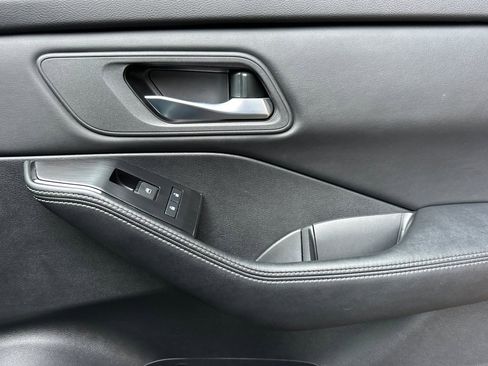 Used 2024 Nissan Rogue SV image 20