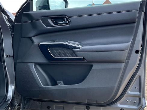 Used 2025 Nissan Pathfinder SV AWD/4WD image 27