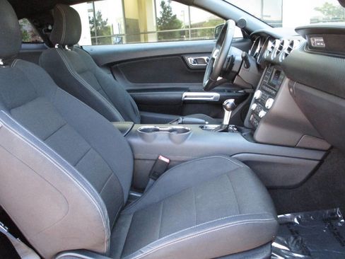 Used 2015 Ford Mustang Coupe RWD image 9