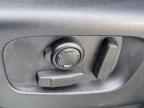 Certified 2024 Land Rover Discovery Dynamic SE image 27