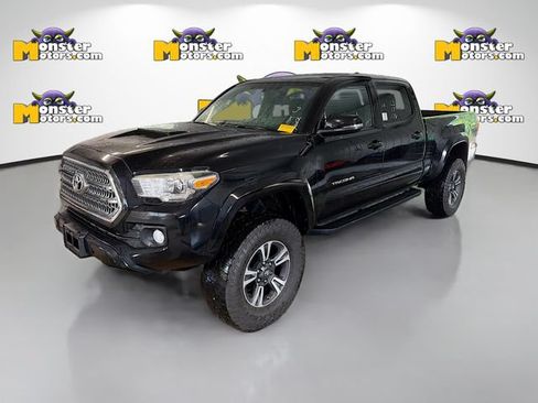 Used 2017 Toyota Tacoma TRD Sport AWD/4WD image 1