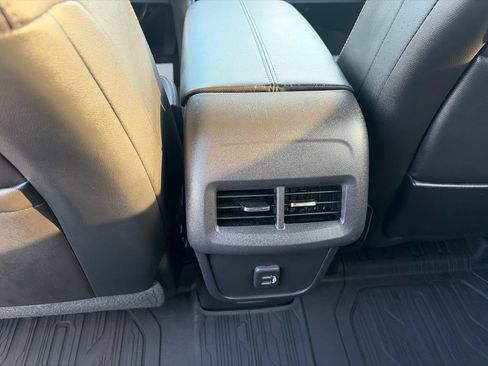 Used 2021 GMC Terrain SLT w/ Infotainment Package II AWD/4WD image 17