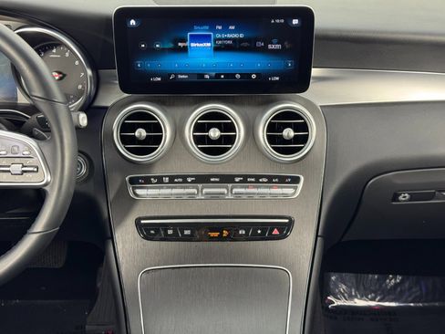 Used 2021 Mercedes-Benz GLC 300 w/ Premium Package image 24