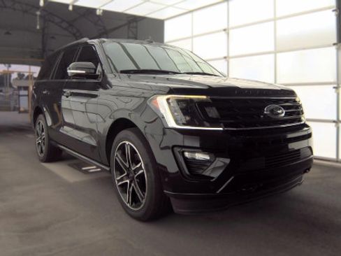 Used 2019 Ford Expedition Limited w/ Equipment Group 303A AWD/4WD image 3