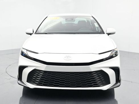 Used 2025 Toyota Camry SE w/ Convenience Package FWD image 3