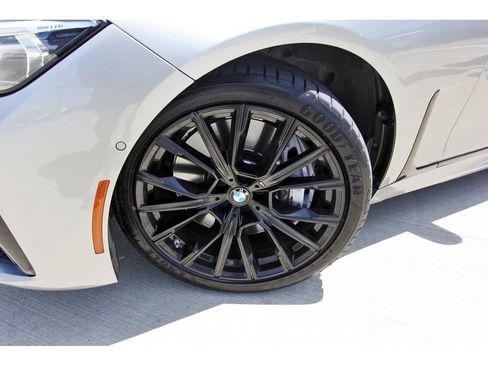 Used 2022 BMW 750i xDrive w/ Executive Package AWD/4WD image 30