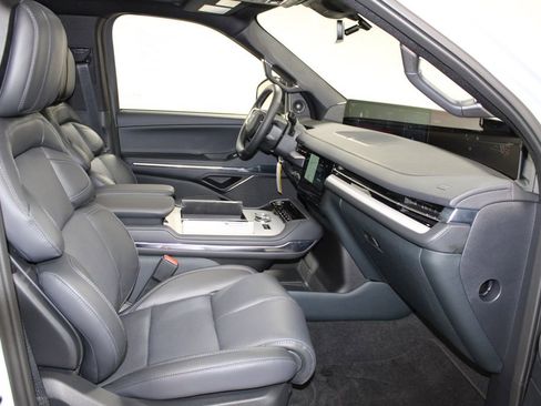 New 2025 Lincoln Navigator Reserve w/ Jet Appearance Package image 31