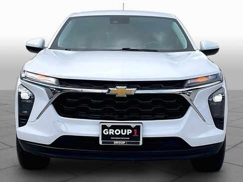 Used 2024 Chevrolet Trax LS w/ LS Convenience Package FWD image 4
