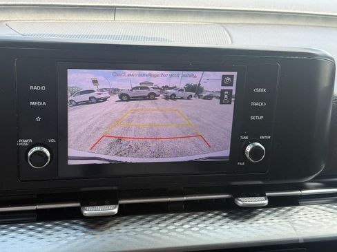 Used 2022 Kia Carnival LX FWD image 24