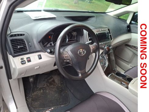 Used 2010 Toyota Venza FWD image 11