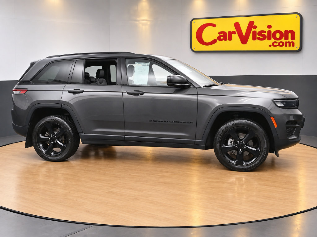 Used 2023 Jeep Grand Cherokee Altitude AWD/4WD image 7