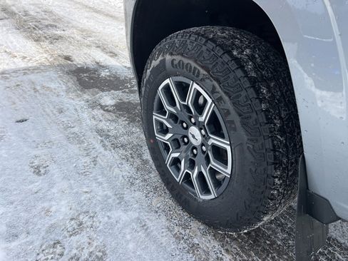 Used 2024 Chevrolet Colorado Z71 w/ Z71 Convenience Package 2 image 32