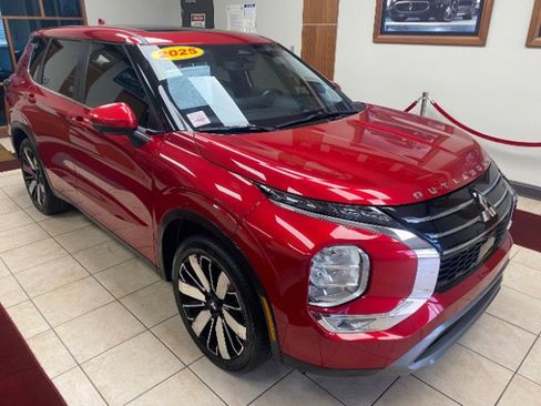 Used 2025 Mitsubishi Outlander SE FWD image 5
