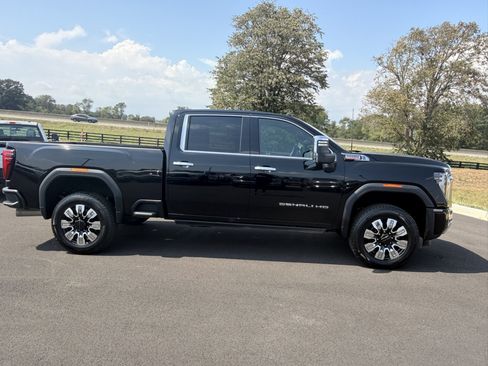 Used 2025 GMC Sierra 2500 Denali w/ Denali Reserve Package AWD/4WD image 4