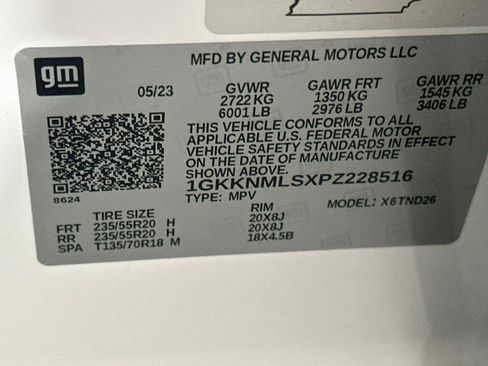Used 2023 GMC Acadia SLT w/ Technology Package FWD image 12