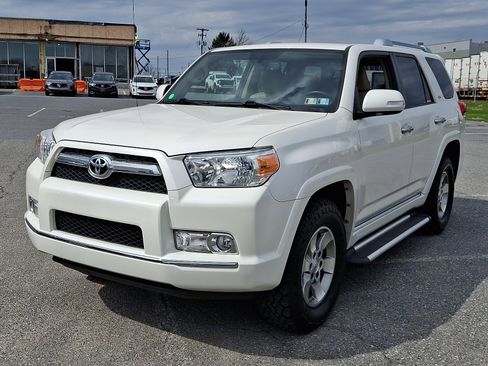 Used 2010 Toyota 4Runner SR5 image 3