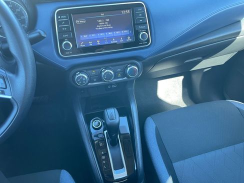 Used 2025 Nissan Versa SV image 17