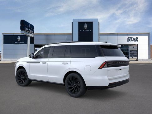 New 2025 Lincoln Navigator Reserve w/ Jet Appearance Package AWD/4WD image 4