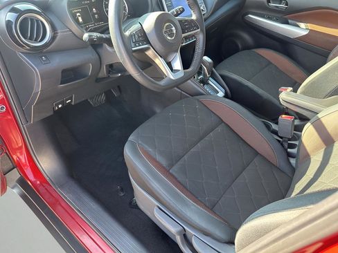 Used 2019 Nissan Kicks SR w/ Exterior Package image 27