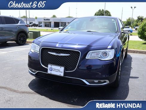 Used 2017 Chrysler 300 C AWD/4WD image 10