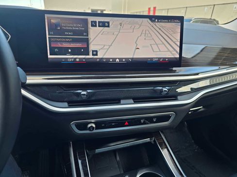 Used 2024 BMW X7 xDrive40i image 31